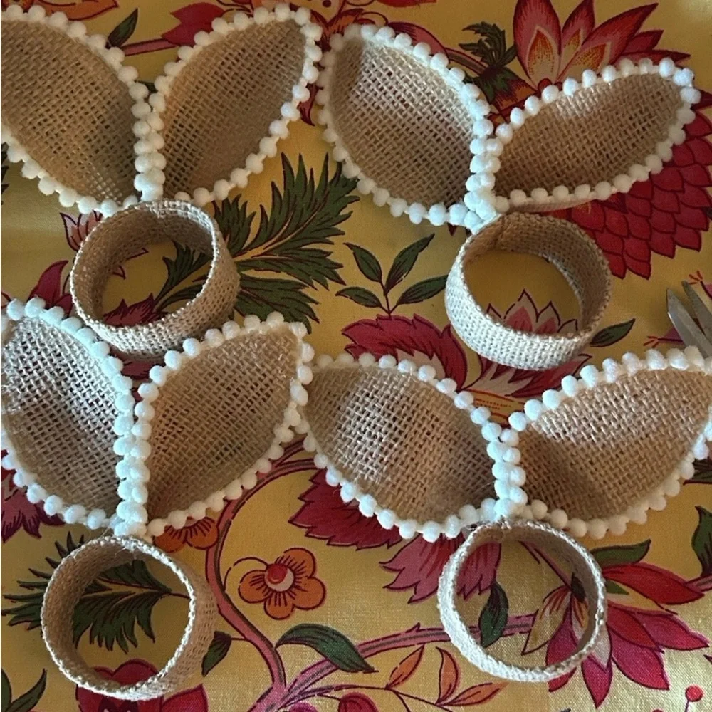 NWOT 4 Burlap Bunny Rabbit Ear Napkin Rings Tan w/ White‎ Pom Pom Fringe